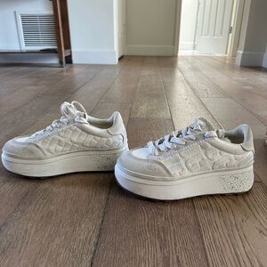 UGG Marin Women’s Lace Logo Platform Sneaker